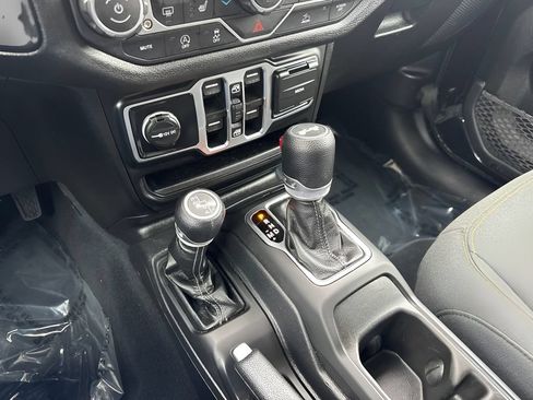 Used 2025 Jeep Wrangler Unlimited Sport AWD/4WD image 17