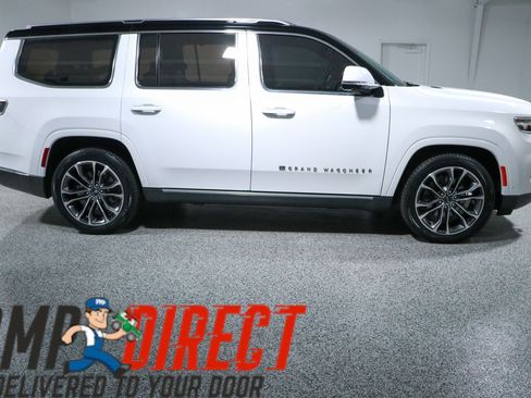 Used 2022 Jeep Grand Wagoneer Series III w/ HD Trailer Tow Package AWD/4WD image 6