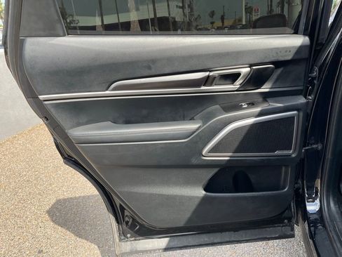 Used 2024 Kia Telluride S w/ S Sunroof Package image 16