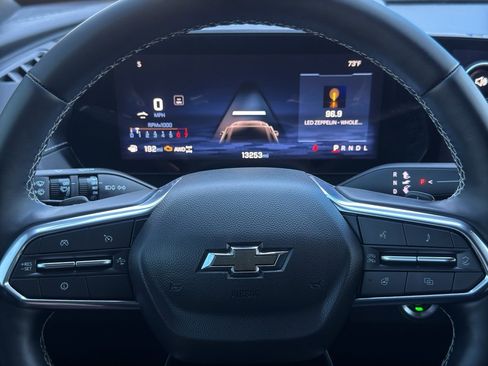 Used 2025 Chevrolet Traverse Z71 w/ Driver Confidence Package image 19