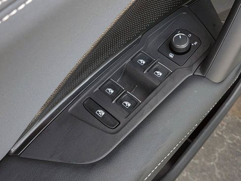 Certified 2026 Volkswagen Tiguan SE AWD/4WD image 24