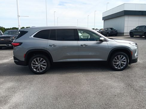 Used 2025 Buick Enclave Preferred AWD/4WD image 7