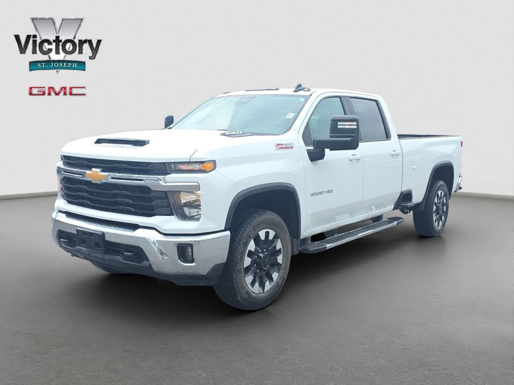 Used 2024 Chevrolet Silverado 3500 LT w/ Convenience Package AWD/4WD image 3