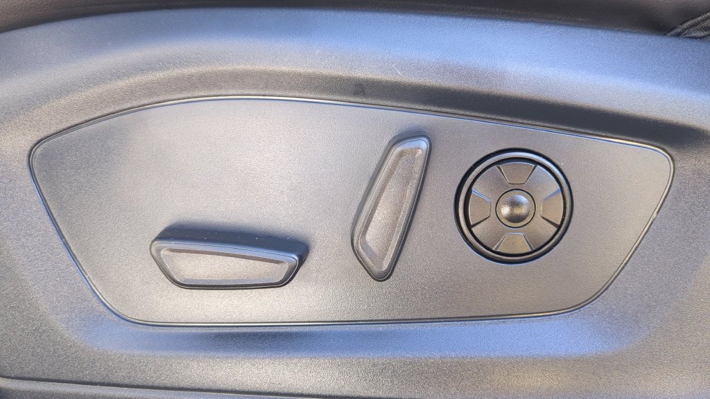 Used 2025 Ford Explorer ST AWD/4WD image 16