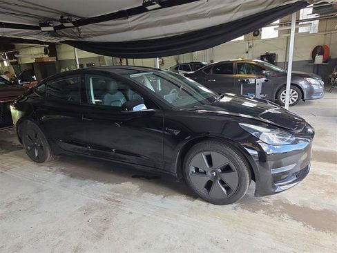 Used 2023 Tesla Model 3 Standard Range RWD image 4