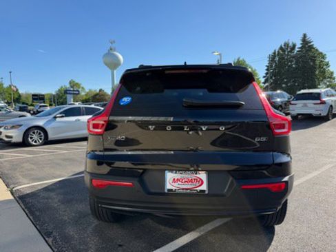 Used 2023 Volvo XC40 B5 Plus w/ Protection Package Premier AWD/4WD image 6