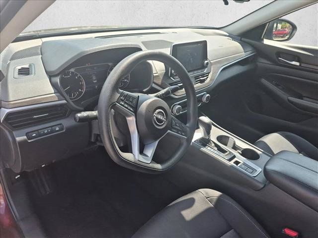 Used 2025 Nissan Altima 2.5 SV AWD/4WD image 10