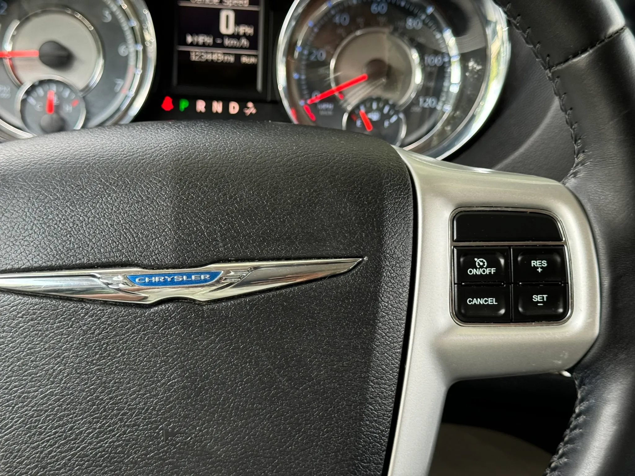 Used 2016 Chrysler Town & Country Touring FWD image 22