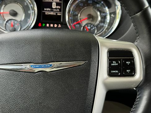 Used 2016 Chrysler Town & Country Touring FWD image 22