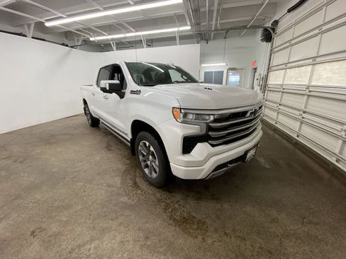 Used 2023 Chevrolet Silverado 1500 High Country w/ Technology Package image 8