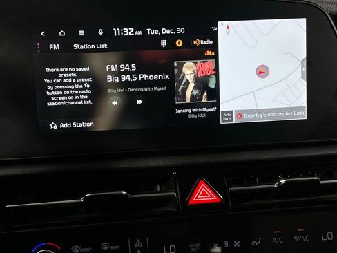 Used 2023 Kia Niro SX image 18