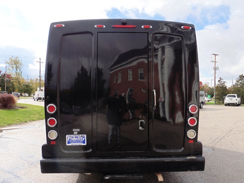 Used 2011 Ford E-450 and Econoline 450 Super Duty w/ Shuttle Bus Prep Pkg image 11