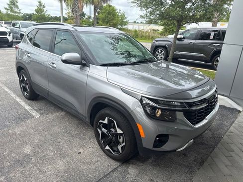Certified 2025 Kia Seltos EX w/ EX Sunroof Package FWD image 2