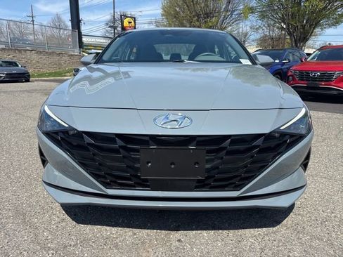 Certified 2023 Hyundai Elantra SEL w/ Convenience Package image 2