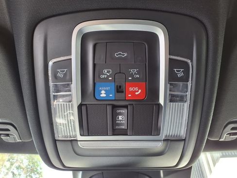 Used 2022 RAM 1500 Limited AWD/4WD image 8