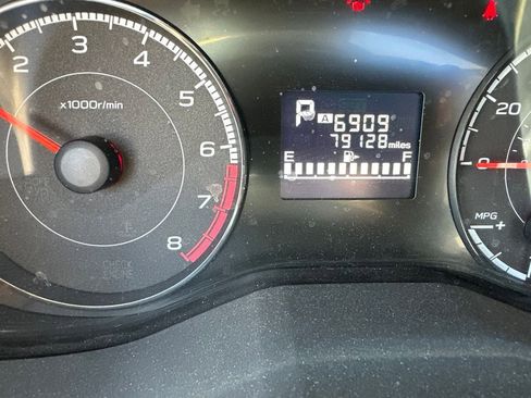 Used 2019 Subaru Crosstrek 2.0i Premium w/ Moonroof Package AWD/4WD image 7