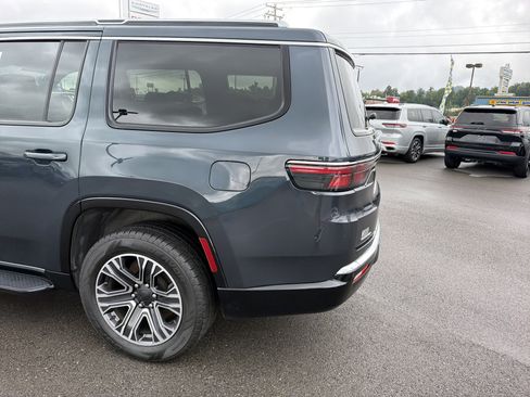 Used 2023 Jeep Wagoneer 4WD w/ Premium Group I image 9