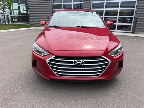 Used 2017 Hyundai Elantra SE FWD image 2