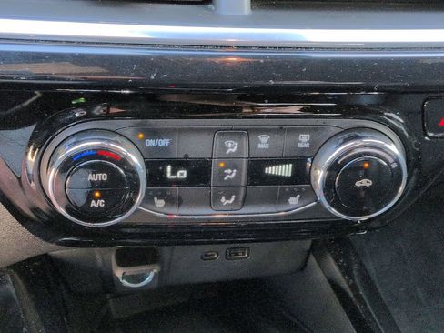 Used 2024 Chevrolet Trax RS w/ Sunroof Package image 17