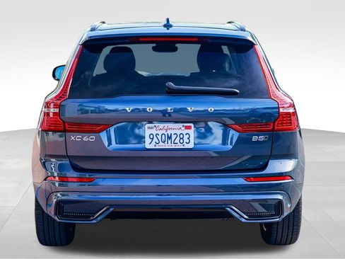 Used 2025 Volvo XC60 B5 Core image 7