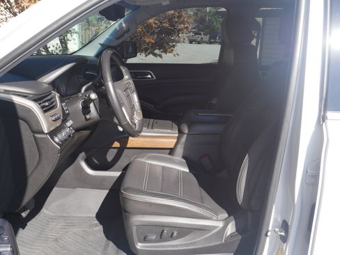 Used 2019 GMC Yukon XL Denali w/ Denali Ultimate Package AWD/4WD image 3
