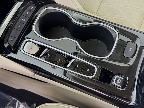 Used 2023 Buick Envision Avenir FWD image 20
