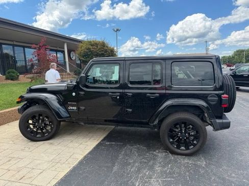 Used 2024 Jeep Wrangler Unlimited Sahara AWD/4WD image 3