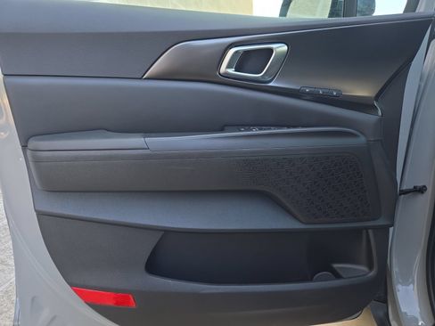 Used 2025 Kia Carnival SX w/ SX Dark Edition Package FWD image 12