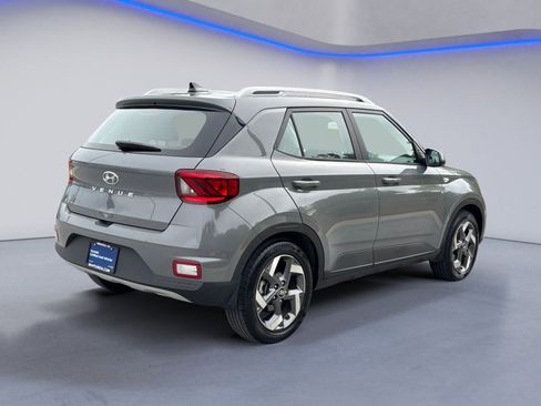 Certified 2022 Hyundai Venue SEL FWD image 3