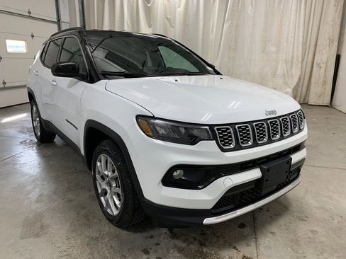 Used 2025 Jeep Compass Limited AWD/4WD image 2