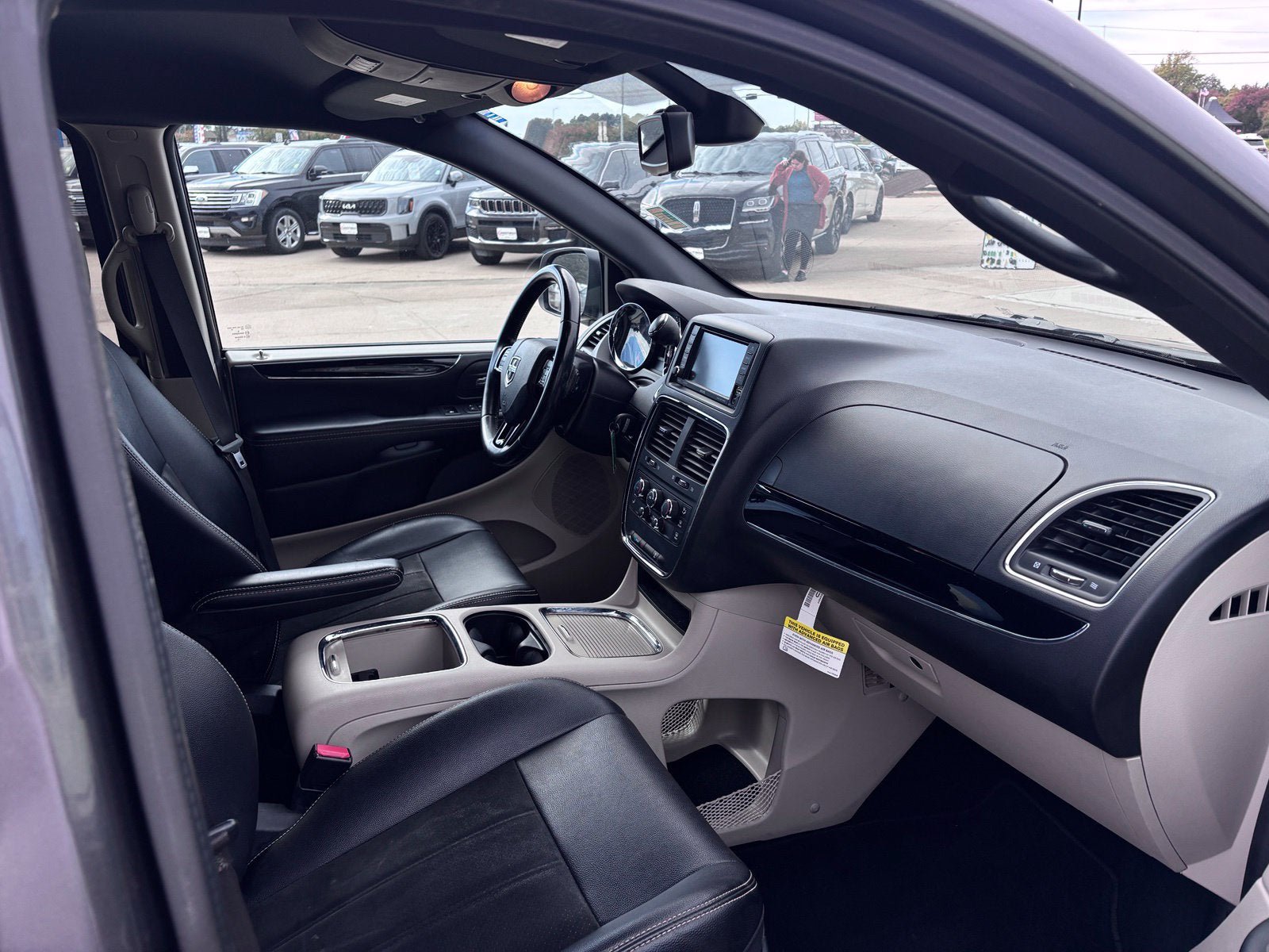 Used 2019 Dodge Grand Caravan SXT FWD image 24
