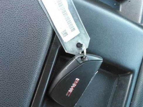 Used 2024 GMC Sierra 1500 SLT image 15