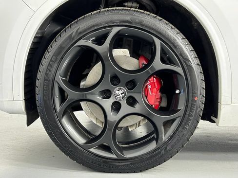 Used 2023 Alfa Romeo Stelvio Veloce AWD/4WD image 37