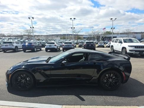Used 2015 Chevrolet Corvette Z06 w/ 3LZ Preferred Equipment Group image 5