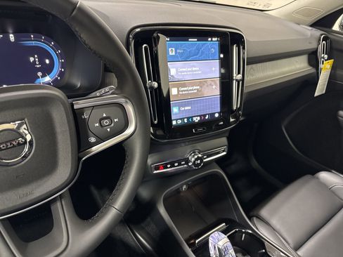 New 2025 Volvo XC40 B5 Plus w/ Protection Package Premier image 10