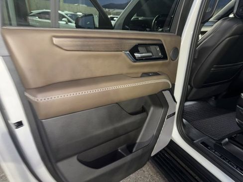 Used 2025 GMC Yukon XL Denali Ultimate image 17