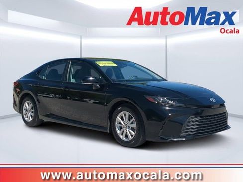 Used 2025 Toyota Camry LE image 1