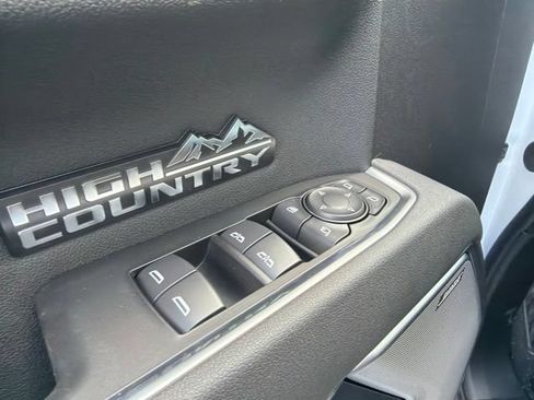 New 2026 Chevrolet Silverado 1500 High Country w/ Technology Package AWD/4WD image 9