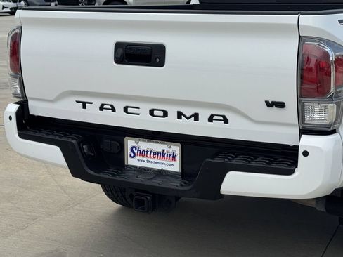 Used 2023 Toyota Tacoma TRD Sport w/ Technology Package AWD/4WD image 6