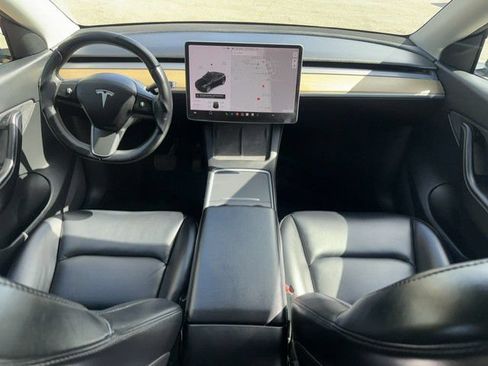 Used 2022 Tesla Model Y Long Range AWD/4WD image 3