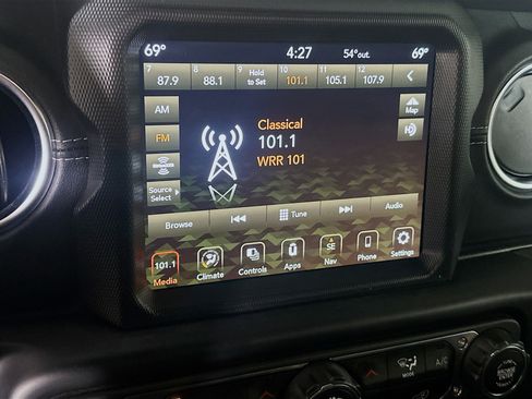 Used 2023 Jeep Wrangler Sahara image 19