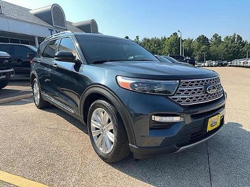 Used 2022 Ford Explorer Limited w/ Equipment Group 301A RWD image 2