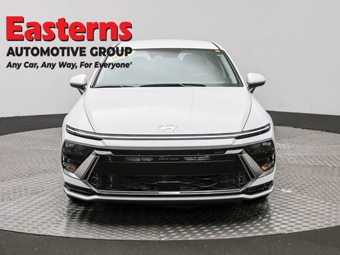Used 2025 Hyundai Sonata SEL FWD image 2