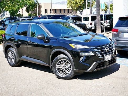 Used 2025 Nissan Rogue S FWD image 3