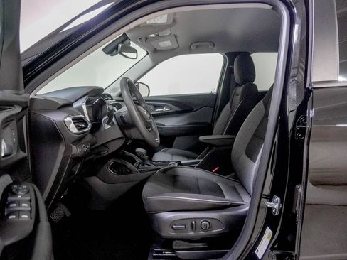 Used 2022 Chevrolet TrailBlazer LT w/ Convenience Package FWD image 17