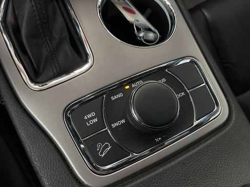 Used 2022 Jeep Grand Cherokee Limited AWD/4WD image 15