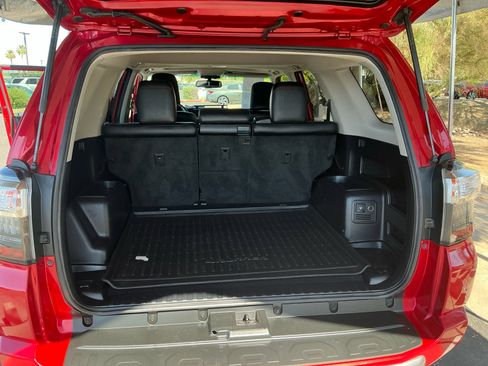 Used 2018 Toyota 4Runner TRD Off-Road Premium AWD/4WD image 33