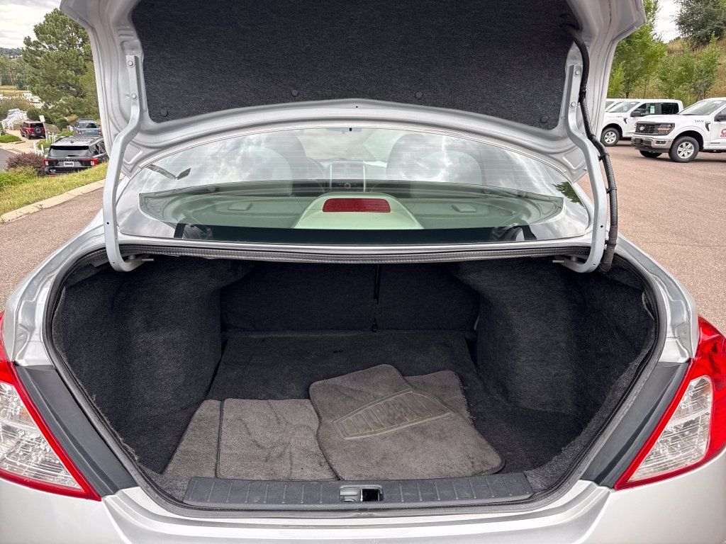 Used 2012 Nissan Versa FWD image 8
