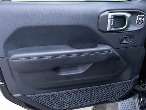 Used 2018 Jeep Wrangler Unlimited Sahara AWD/4WD image 14