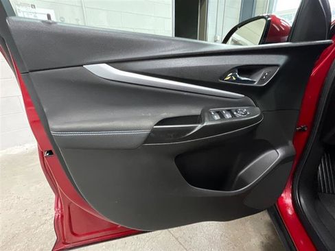 Used 2022 Chevrolet Bolt EUV LT w/ Comfort Package FWD image 11